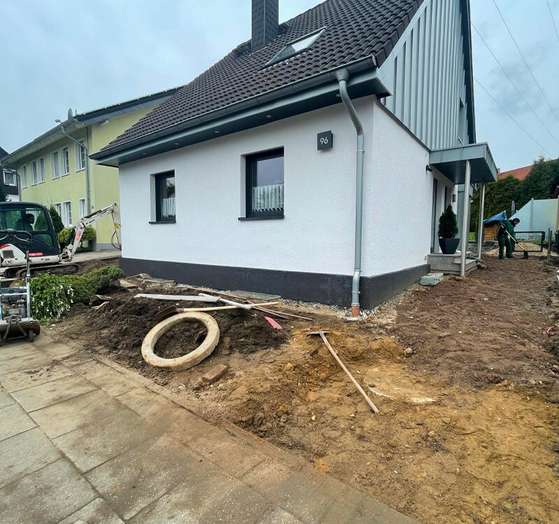 Entwässerung mit Drainrinne und fachgerechter Vorbereitung der Außenfläche