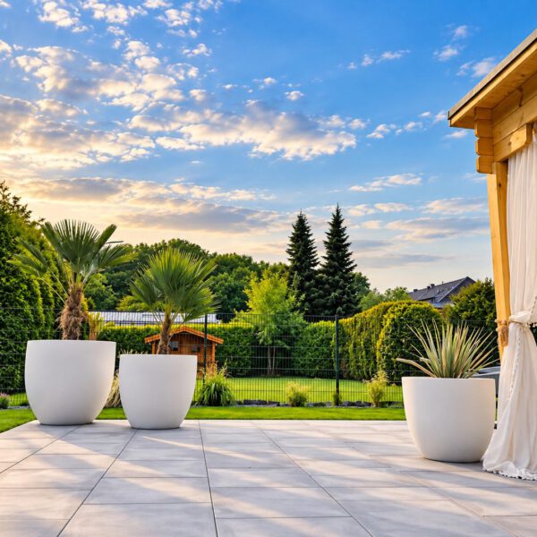 Gartenterrasse mit Lounge- und Pflanzbereich